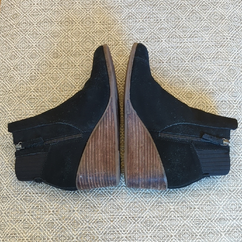 Toms Sadie Black Suede Ankle Wedge Booties - Picture 4 of 9